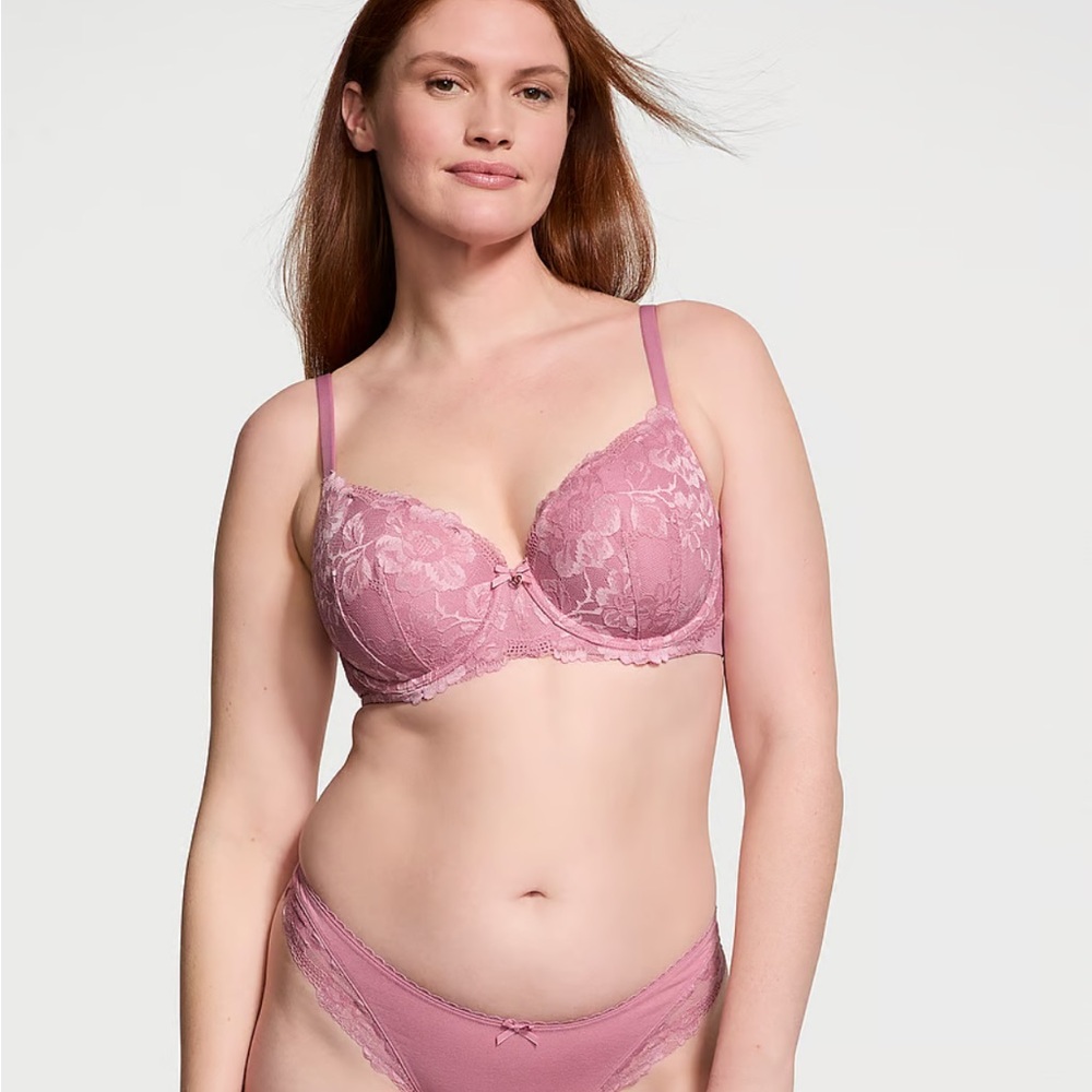 Victoria’s Secret body by Victoria Demi 44D